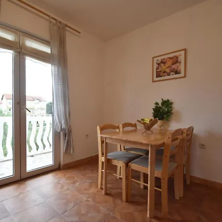 Appartement Luxurious In With Garden