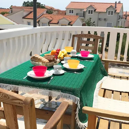 Luxurious In With Garden Appartement