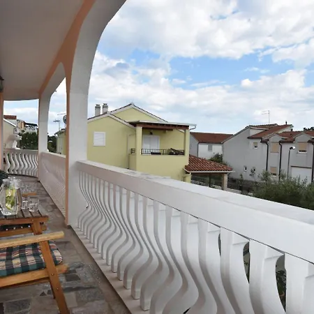 Luxurious In With Garden Vodice