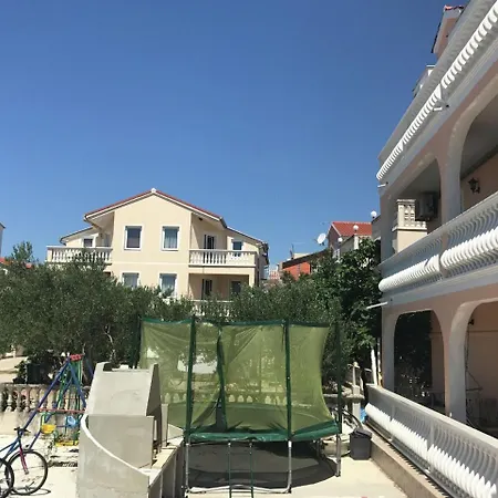 Appartement Luxurious In With Garden
