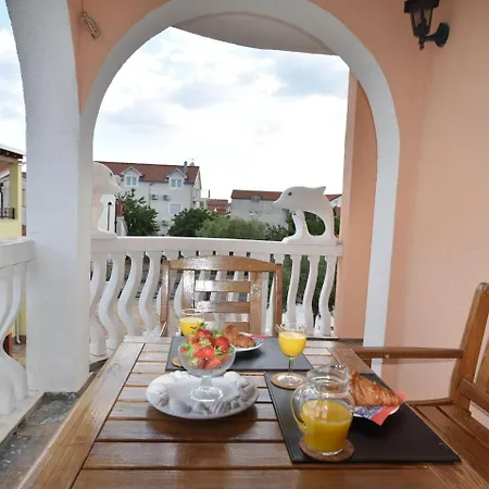 Luxurious In With Garden Appartement *